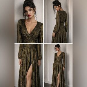 NWOT ASTR the Label Gold Metallic Pleated Maxi Dress Long Sleeve Slit Size Small